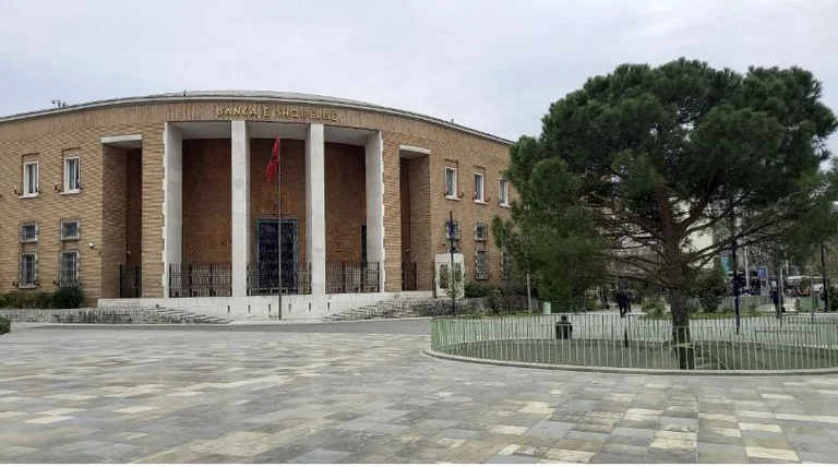 Banca d'Albania: il settore bancario valuta attentamente nuovi pericoli dalla guerra in Ucraina
