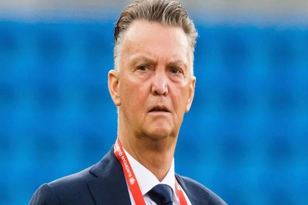 Les problèmes de cancer de Van Gaal, Hollande confirme son remplacement