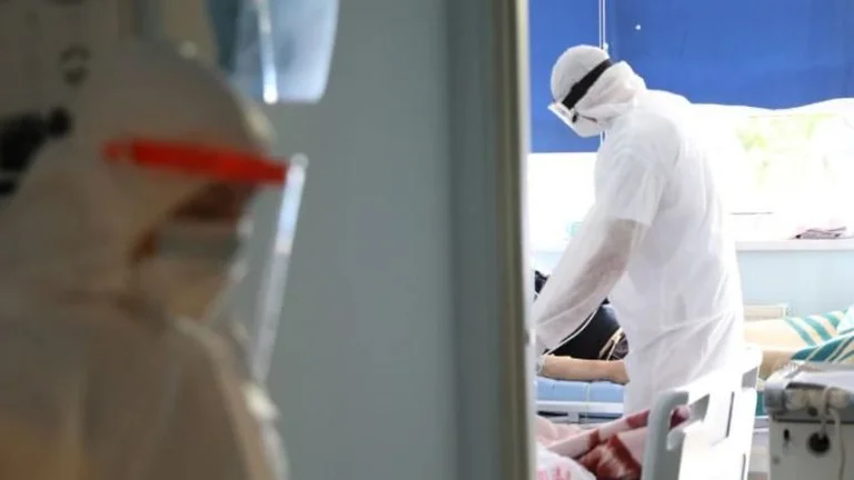 Infektologu Ramadani: Varianti Omicron mund të jetë më i rëndë se Delta