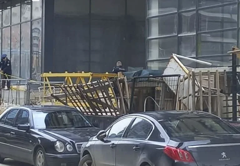 A person falls from an object in Pristina