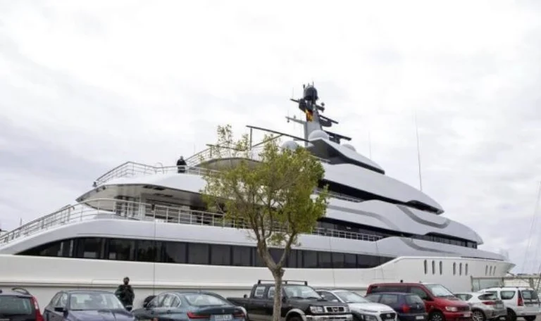 Les États-Unis saisissent le yacht russe Victor Wexelberg en Espagne