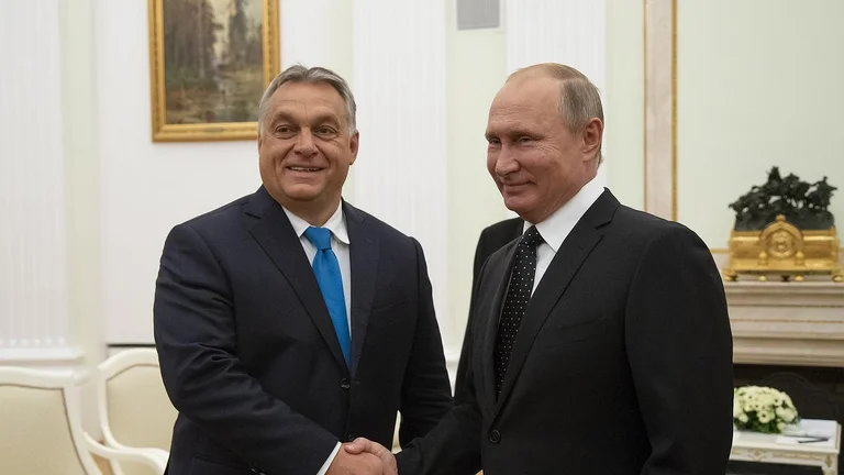 Orban celebrates the benefit seen by the moon and calls him rival Zelensky