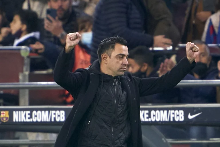 Sehen Sie, wie Xavi auf das Pedri-Ziel von Sevilla reagiert