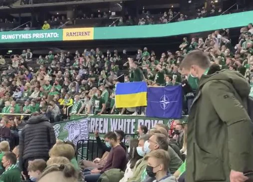 Los jugadores de baloncesto serbios de Banner ignoran a los fans de Lituania
