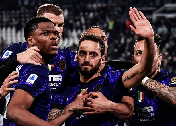 The Inter wins the big derby against Juvenus