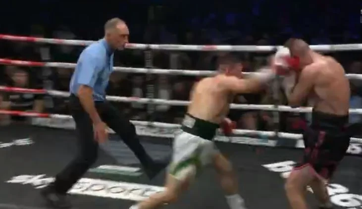 Oh, my God, what a match. Only the fourth round of FLORIAN MARUK knockouts his opponent and wins the match.