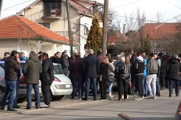 Serbian citizens from Gracanica go to Serbia to vote
