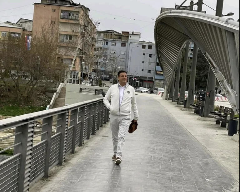 Agim Bahtiri smells like state: On the bridge where he never brought Shakira