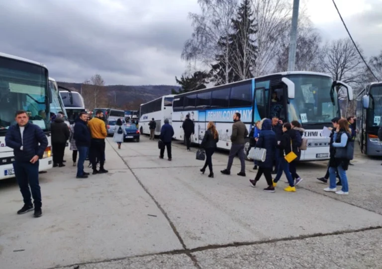 Here are how many buses left in the morning for Serbia