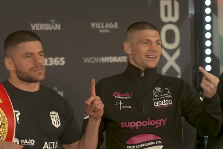 Mark's scandalous opponent in showing the media showed the middle finger, and our boxer right to God