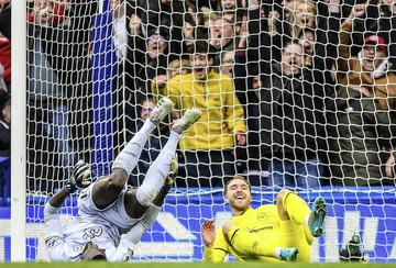 Man City gewinnt den Burnley und gibt nicht den ersten Platz, Chelsea Retardford.