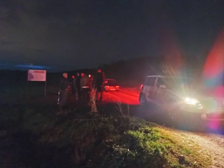 Il a été signalé qu ' il y avait eu des soupçons de vol à l ' aéroport de Skopje, police au sol