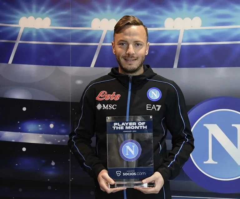 Official: Amir Uniman the month player at Naples