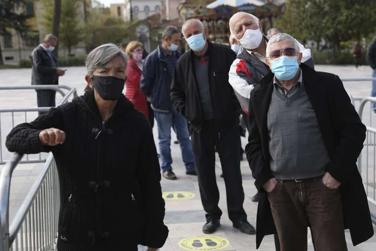 L'Albanie se détend Mesures anti-été - CO VID, lève-charges interdiction