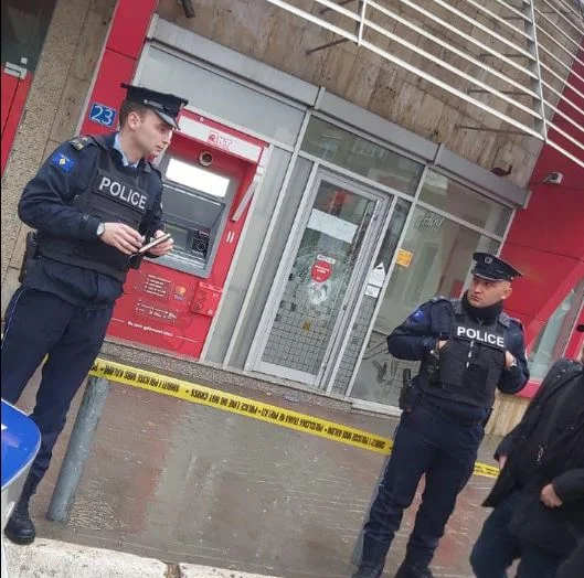 Police are talking about bank robbery: There were three armed men.