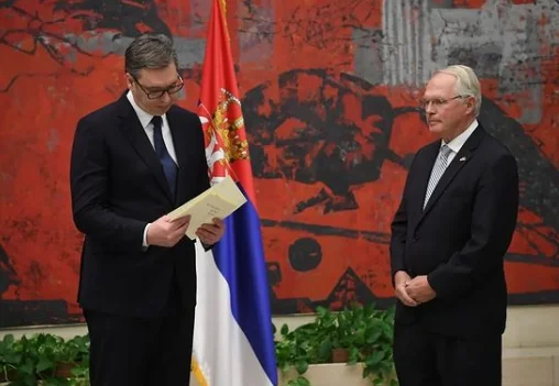 Vuciq veranstaltet neue US-Botschafter in Belgrad, Chris Hill, mit Wache