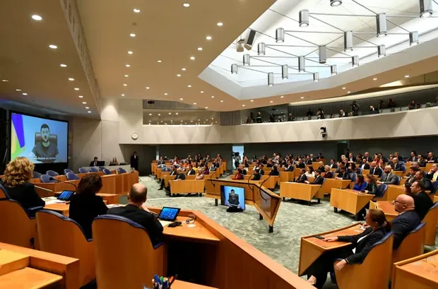 Zelensky s'adresse au Parlement néerlandais : Comment empêcher Poutine de répandre la guerre au-delà de l'Ukraine