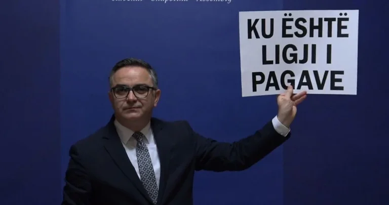 Tahiri kt governo Kurti: Dov'è la legge dei salari, ci hai detto che sei passato a marzo.
