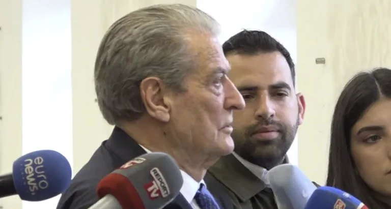 Sali Berisha ne dit aucune décision sur l'exclusion du groupe parlementaire