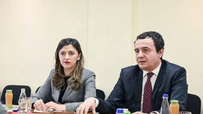 Chocolate i PDK: Kurti e Haxhiu sı hanno lasciato l'ufficio senza calunnia e macchie per le ex teste KLA, ora supplica per un appuntamento