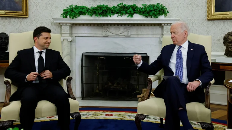 Biden aujourd'hui tiendra des conversations téléphoniques avec Zelensky