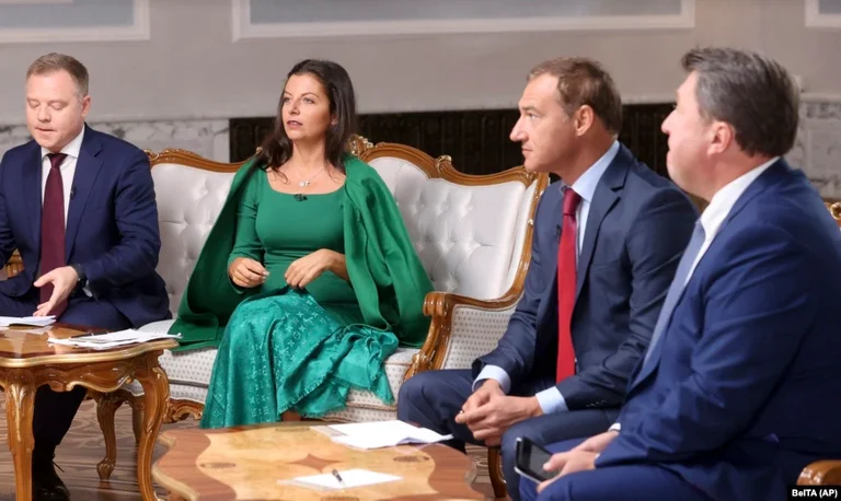 Wie verbreiten russische Staatsfernsehen Propaganda über den Krieg in der Ukraine?