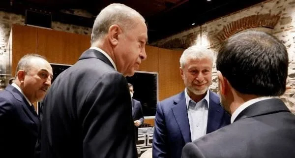 Warum beteiligt sich Abramowitsch an den Verhandlungen zwischen Russland und der Ukraine?