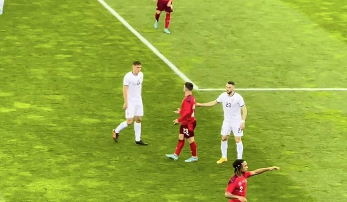 El momento Shaqiri se quejó al juez para castigar a Vojvodina con tarjeta