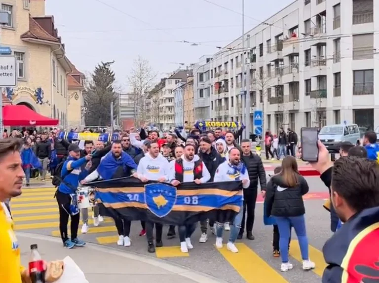 "No es albanés"