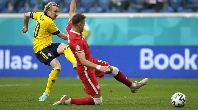 Official formations: Poland ) Sweden