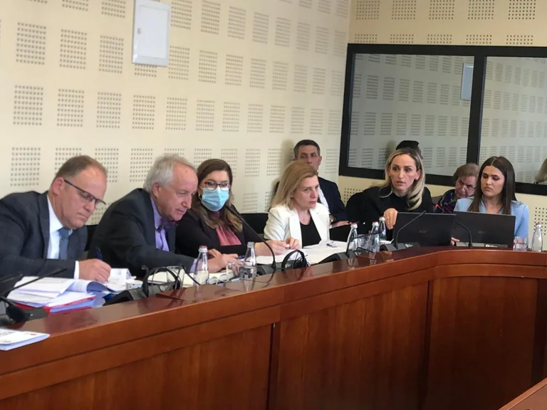 Latif criticó por falta de drogas
