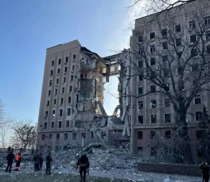 Bombings split the administrative object in Mykolayiv (Photo)