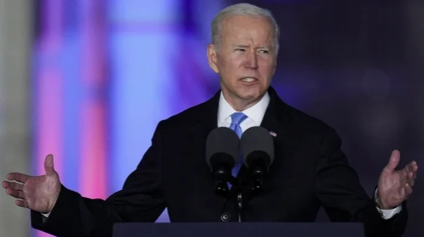 Biden ‘aspak’ i shqetësuar se komentet e tij për ndryshim pushteti në Rusi mund të përshkallëzojë luftën