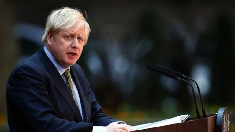 Johnson : La Grande-Bretagne renforce la pression économique sur la Russie