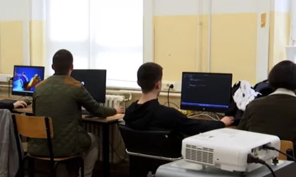 Prindërit kërkojnë hapësirë që fëmijëve t’u mundësohet falja në shkollë