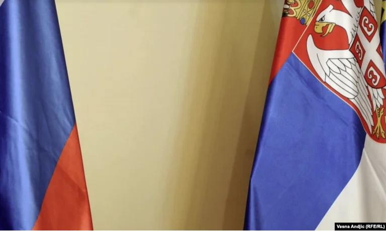 Rusia lavdëron Serbinë për refuzim të sanksioneve
