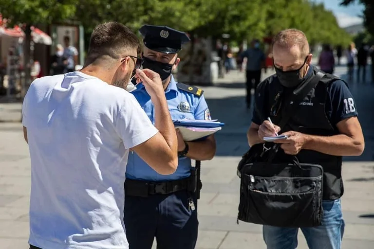 ​IKSHPK thirrje qytetarëve: Bartni maskat e vaksinohuni