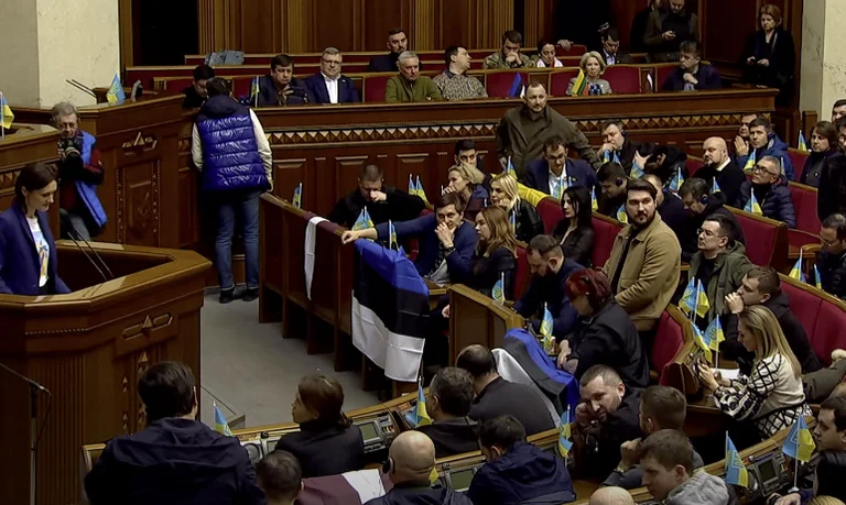 Deputetët e Ukrainës mbajnë seancat: Ja vendimi i fundit që morën për t’ia lehtësuar popullit gjendjen e luftës