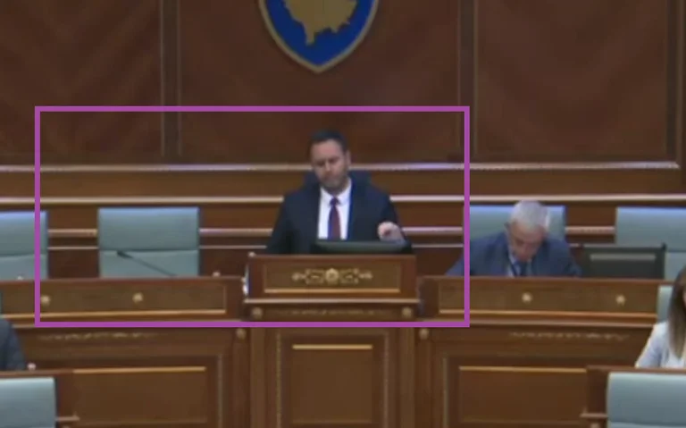 Haki Abazi e merr fjalën për një ‘intervenim të shpejtë’: Por shikoni reagimin epik të Glauk Konjufcës në 3-4 sekonda