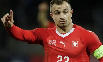 Gerdan Shaqiri zeigt, dass er das Ziel feiern würde, wenn er Kosovo punkten würde