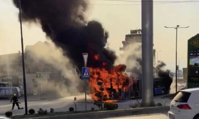 Policia jep detaje për djegien e autobusit në Prishtinë