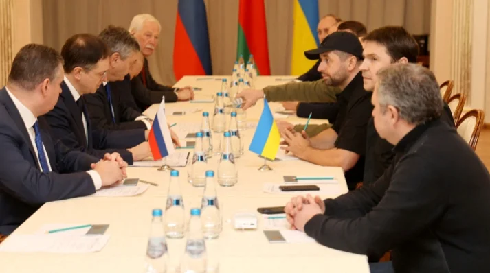 Ukraina dhe Rusia vazhdojnë bisedimet nga nesër në Turqi