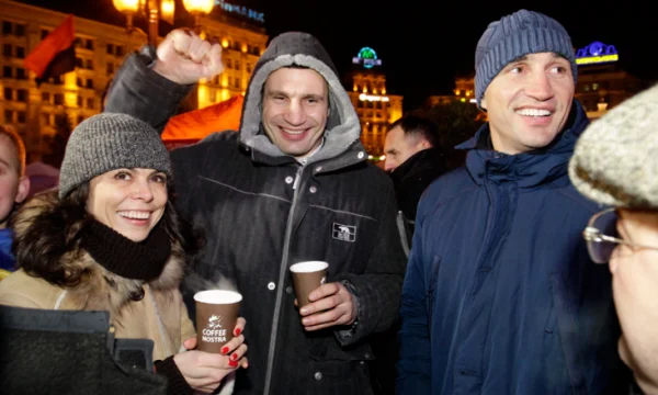 Klitschko: Kievi po i rikthehet normalitetit, publikon fotografi nga kafenetë