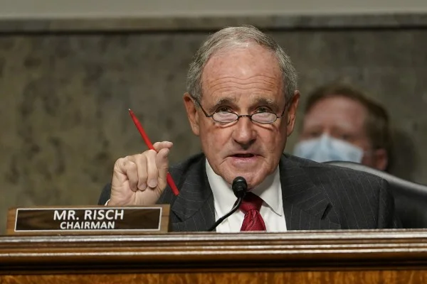 Senatori amerikan Jim Risch kërkon sanksione më të forta ndaj Rusisë