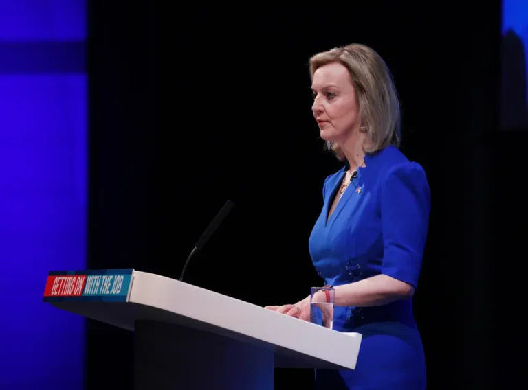 Truss: Sanksionet mund të hiqen vetëm pas tërheqjes së forcave ruse