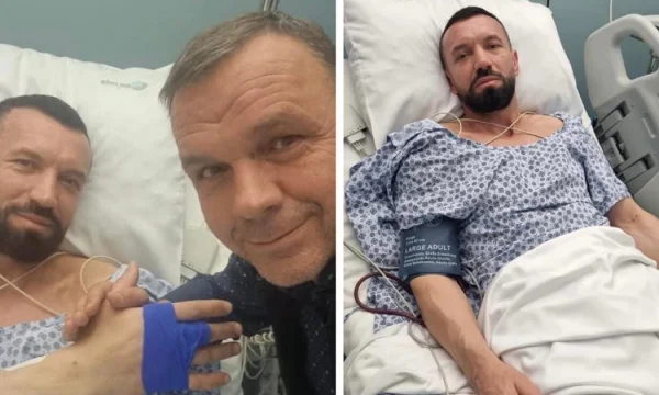 Ish-komandanti Bekim Shyti heq copat e granatës nga trupi, i kishin mbetur nga koha e luftës