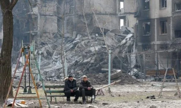Tragjedia në Mariupol, nënkryetari: S’ka ushqim për fëmijët, njerëzit po vdesin për ujë e bukë