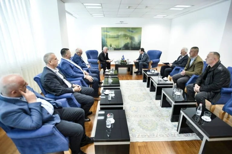 OVL-UÇK: “Verfikimi i veteranëve nuk mund të bëhet ndryshe veç se nga komandantët e UÇK-së”