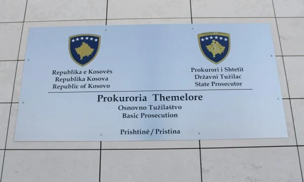 U kapën me 2.5 kilogram marihuanë, prokuroria kërkon paraburgim për të dyshuarit