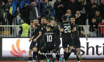 Kosovo tritt wundersam aus, gewinnt überzeugend bei Burkina Fassos